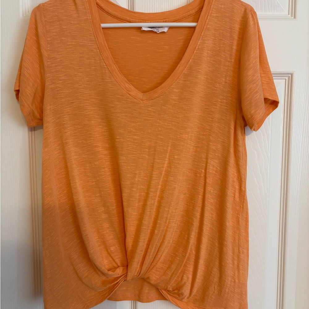 ✨3/$10✨ Orange V-Neck Women's Top